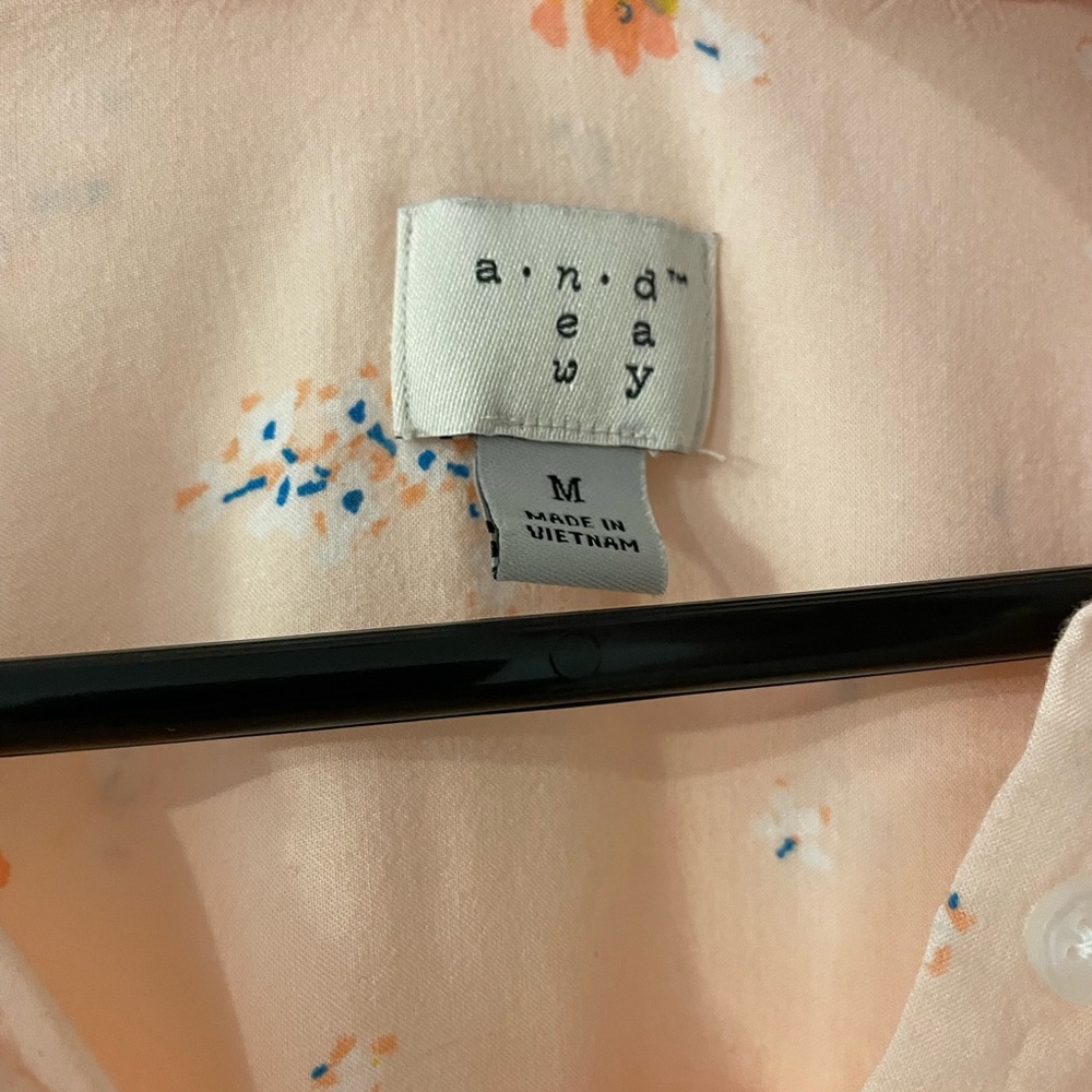 A New Day Peach Floral Blouse Size Medium Spring Top - Picture 9 of 10
